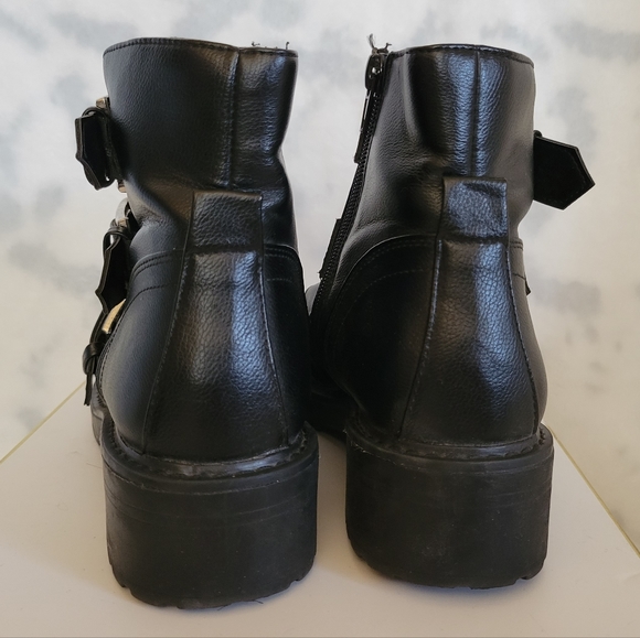 London Rebel multi buckle flat boots in black Size 7 - Picture 3 of 5